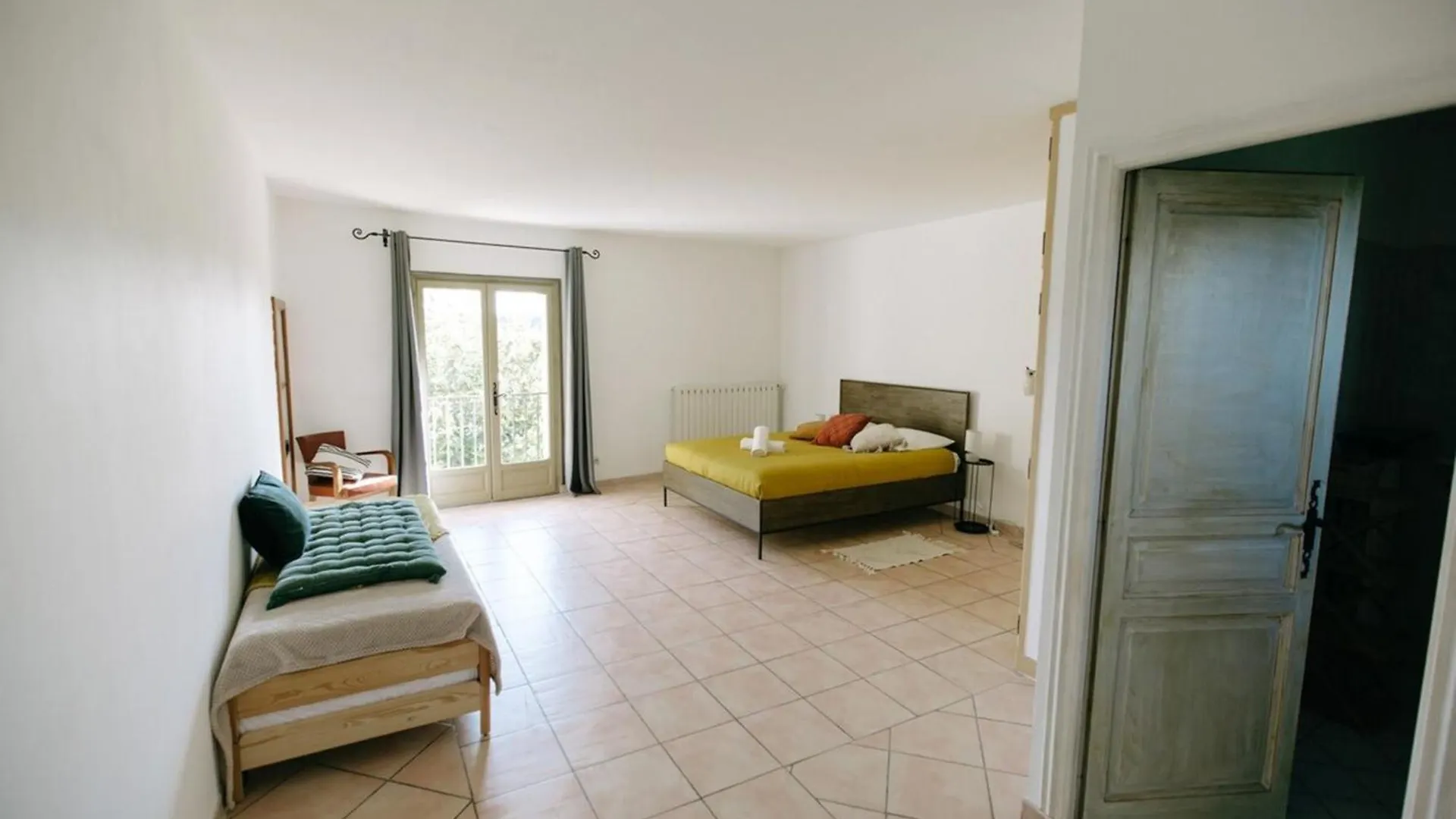 84B5 - Hibiscus Suite In An 18Th Century Provencal Farmhouse Althen-des-Paluds