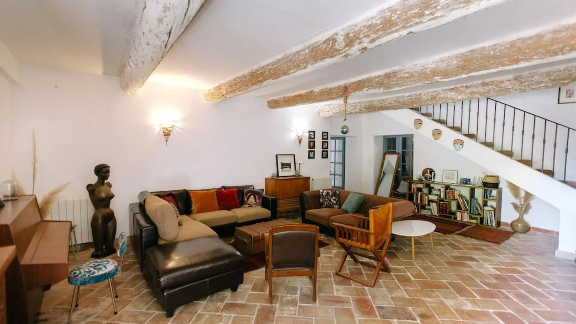 84B5 - Hibiscus Suite In An 18Th Century Provencal Farmhouse Althen-des-Paluds France